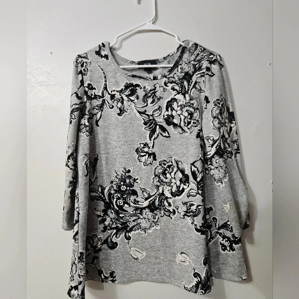 AGB floral three quarter sleeve blouse!